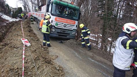 LKW Bergung In Dornegg Freiwillige Feuerwehr Krumegg