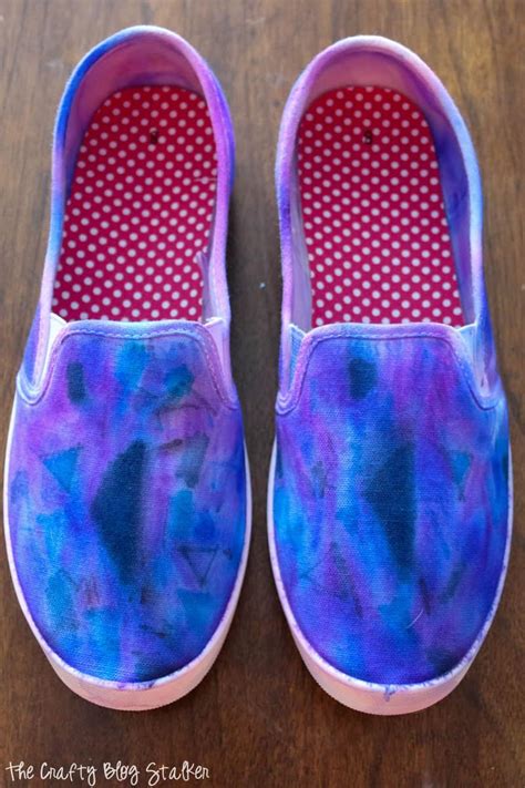 How To Tie Dye Shoes With Sharpie Markers The Crafty Blog Stalker