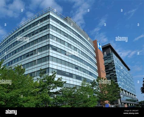 Large modern hospital building, Western Hospital in Toronto Stock Photo ...