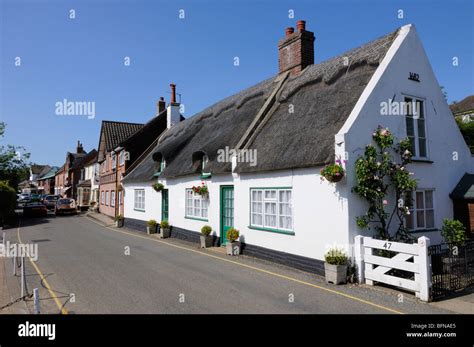 Thatched Cottages Along Lower Street Horning Norfolk Broads England