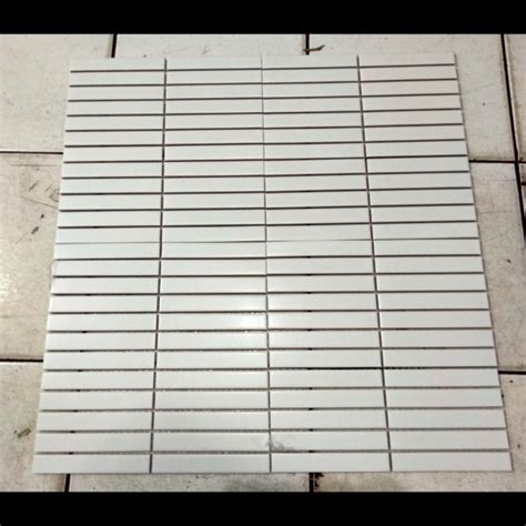 Jual Keramik Mozaik Persegi Panjang Pottery Long Stripe White Matt