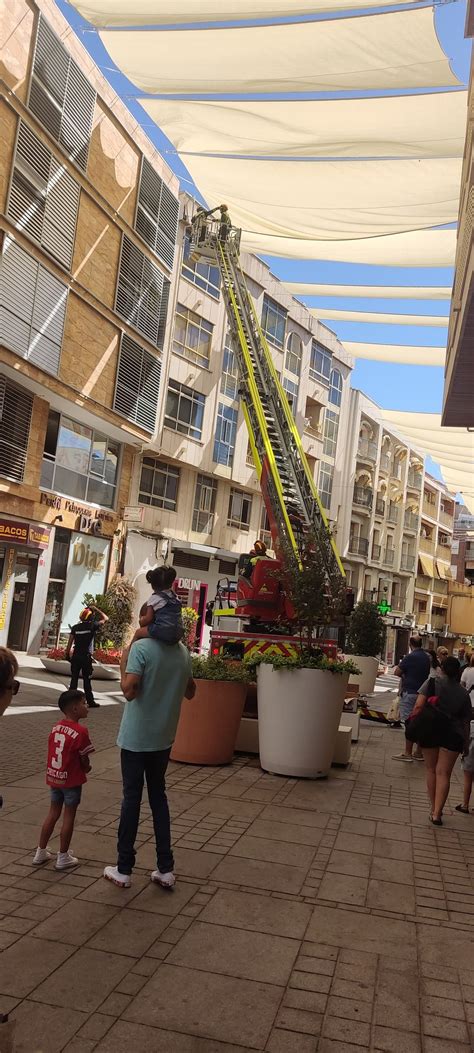 Los toldos serán desmontados hasta que no se garantice la seguridad de