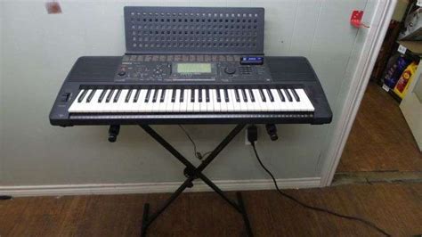 VERY NICE Yamaha PSR 520 Keyboard W Stand Excellent Condition Great