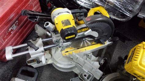 Dewalt Dw717xps 240v 250mm Sliding Compound Mitre Saw Xps Faulty In