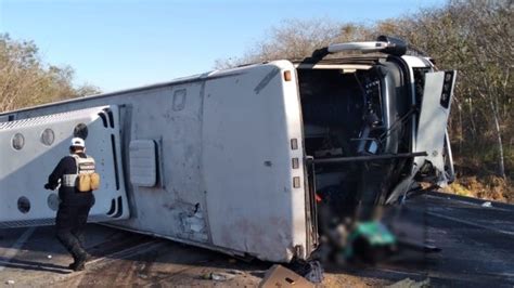 Mueren 4 mujeres en volcadura de autobús en autopista Tepic Mazatlán