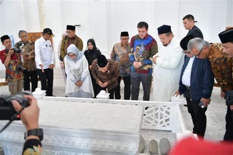 Wapres Ma Ruf Amin Ziarah Ke Makam Imam Bukhari Di Uzbekistan Kenang