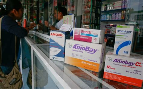 Cómo operan los consultorios de farmacias que López Gatell calificó