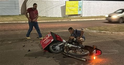 Grave Acidente Envolvendo Moto Entregador Registrado Neste S Bado