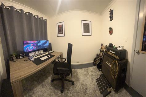 My home studio desk/room setup 🤘🏻 : r/desksetup