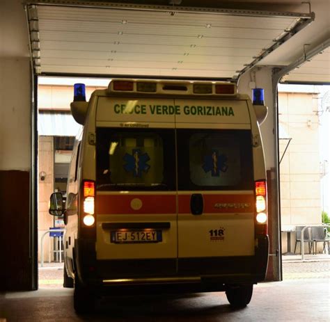 Incidente A Gorizia Scontro Tra Auto E Scooter Enne Ferita