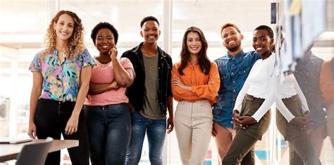 El Equipo Que Necesitas Retrato Recortado De Un Grupo De J Venes