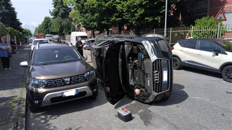 Incidente A Cassina De Pecchi Auto Si Ribalta Vigili Del Fuoco Sul