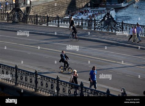 Puente Para Peatones Y Ciclistas Fotograf As E Im Genes De Alta