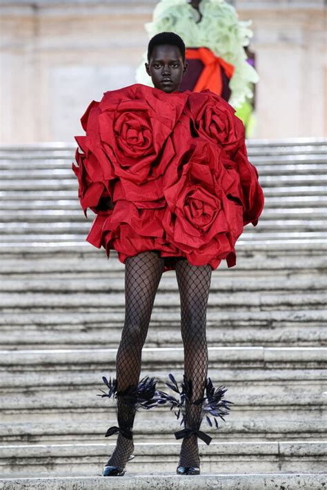 Moda Valentino Grazie Roma Sfilata Storica A Piazza Di Spagna