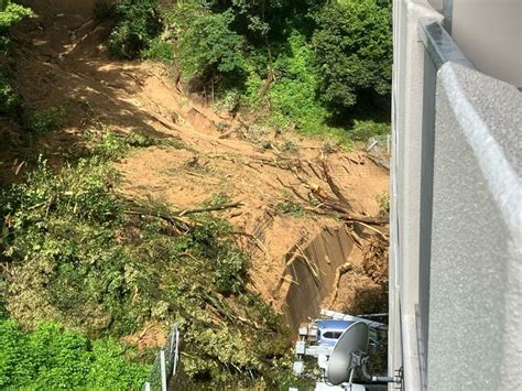 松山市で土砂崩れ 住人3人が逃げ遅れの情報も 松山城の麓 Tbs News Dig