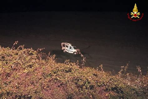 Incidente Mortale A Macerata Con L Auto Nel Burrone Trovato Ore Dopo