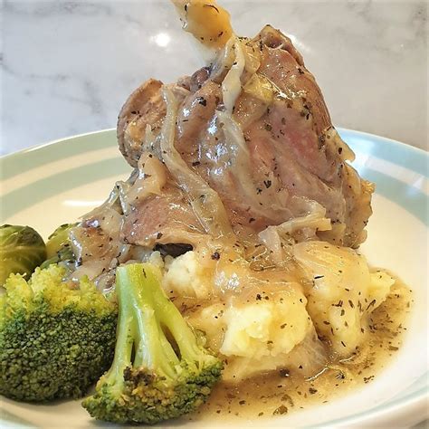 Lamb Shanks with minted gravy - Foodle Club