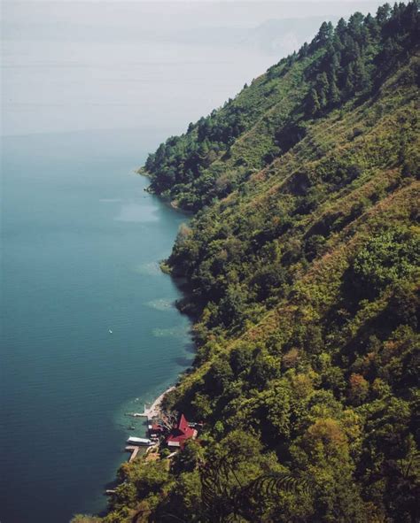 Bermaraton Sambil Menikmati Keindahan Sekitar Danau Toba