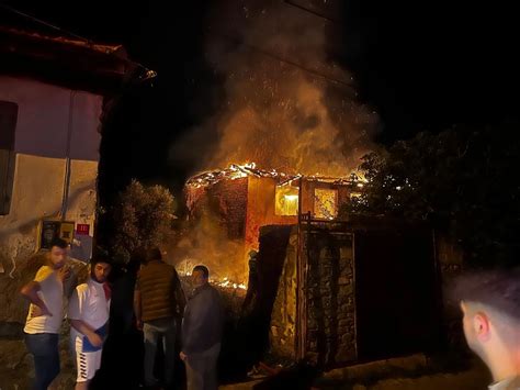 Aydın ın Nazilli ilçesinde metruk binada çıkan yangın söndürüldü Haberler