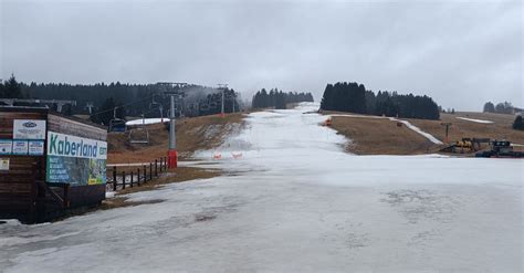 il video piove sulle piste da sci del kaberlaba  la neve  fonde