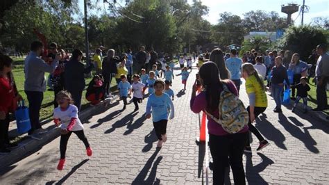 Se corrió la Maratón Convivencia y se formó la tradicional bandera humana