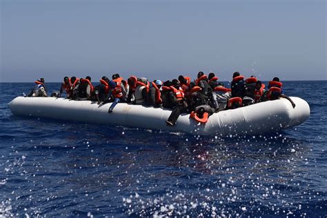 LUnhcr Ecatombe Nel Mediterraneo 3 800 Migranti Morti Nel 2016