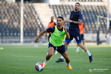 Bijeli Odradili Slu Beni Trening Na Toumba Stadionu U Solunu Hnk