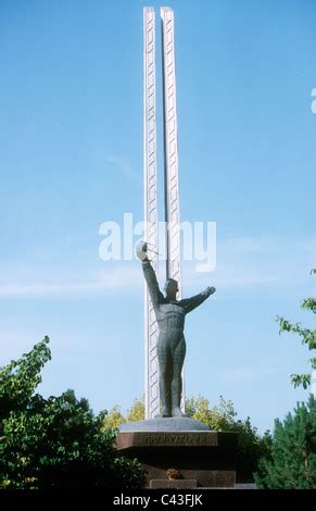 Yuri Gagarin statue in a park in Baikonur, Kazakhstan Stock Photo - Alamy