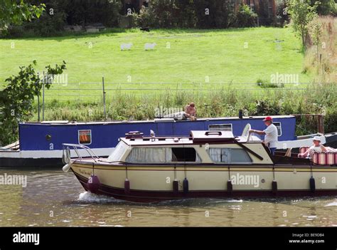 A Narrow Boat On The River Avon Evesham Worcestershire England Uk Stock