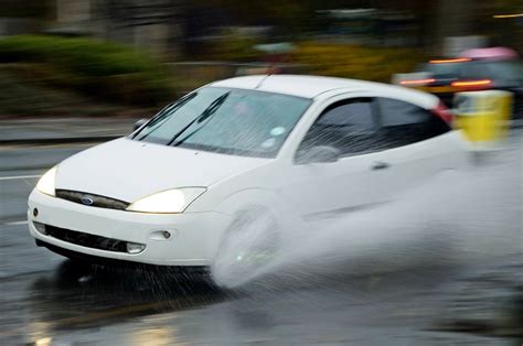 A Quick Guide To Driving Safely On Wet Roads Wheels Images And