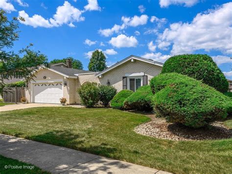 Glenview, IL Real Estate - Glenview Homes for Sale | realtor.com®