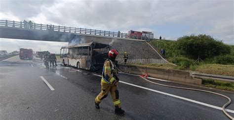 Pożar autokaru na autostradzie A4 Pojazdem podróżowały dzieci ZDJĘCIA