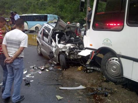 Accidente En La Autopista Gran Mariscal De Ayacucho