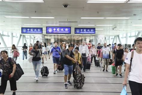 中秋节期间经深圳各口岸出入境旅客超130万人次 24日还有一波深圳新闻网