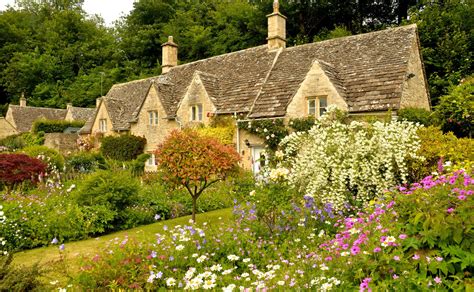 COTSWOLD GARDEN | Beautiful places, Cotswolds, Scenery