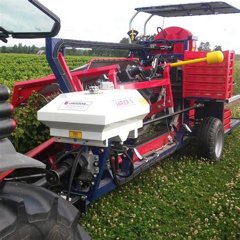 Récolteuse de framboises JAREK 5R JAGODA JPS Agromachines de