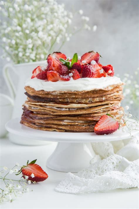 Recette Gâteau de crêpes aux fraises et crème chantilly Marie Claire