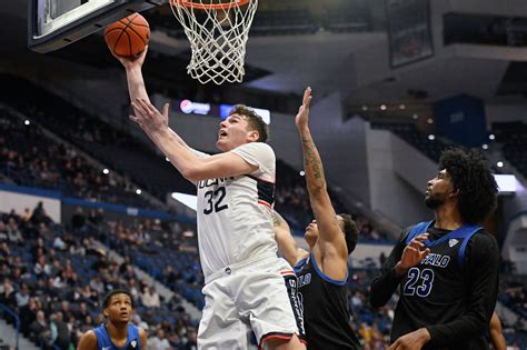 Uconns Donovan Clingan Of Bristol Playing Well For Dan Hurley