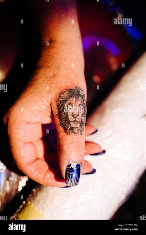 Top 72 Imagen Tatuajes De Leones En La Mano Para Mujeres Abzlocal Mx