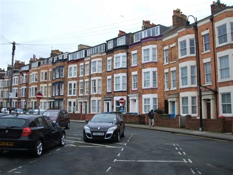 Houses On Trafalgar Square Scarborough © Jthomas Geograph Britain