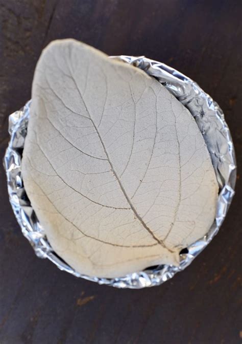 How To Make A Clay Leaf Bowl With Air Dry Clay In Minutes