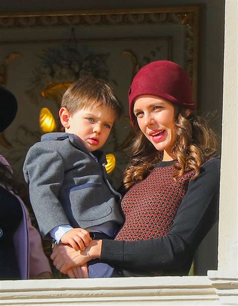 Charlotte Casiraghi Et Son Fils Rapha L Au Balcon Du Palais De Monaco