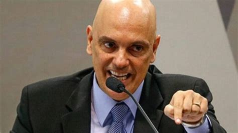 Moraes mantém inquérito contra Bolsonaro e cobra documentos da PGR