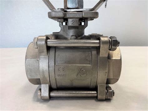 Npt Piece Full Port Threaded Ball Valve Cf M Wog Oval Handle