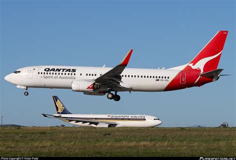 VH VXL Qantas Boeing 737 838 WL Photo By Victor Pody ID 405296