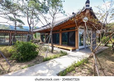 Traditional Korean Building Stock Photo 2048607326 | Shutterstock