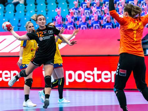 Handbalsters Winnen Ruim Van Roemeni En Spelen Vrijdag Om Vijfde Plek