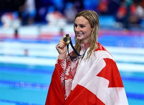 Summer McIntosh shatters world record with stunning freestyle swim