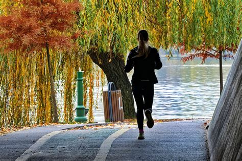 Aufwärmen vor dem Joggen Vorteile Übungen und Tipps