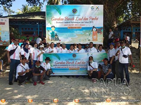 Sambut Harhubnas Ksop Manokwari Bersih Pantai Papua Kini